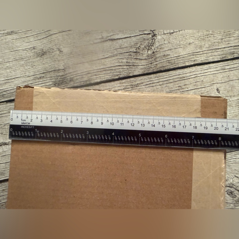 Marc Jacobs gift box/shipping box. - Picture 12 of 13